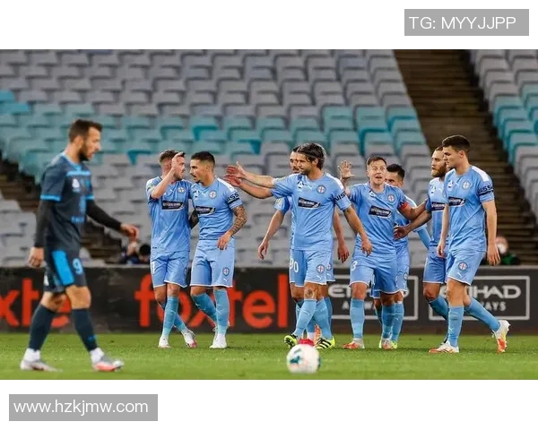 悉尼足球队迎战中岸水手队争夺澳超联赛冠军荣耀